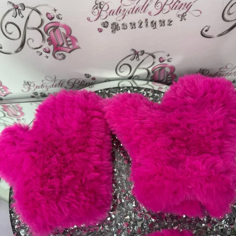 Tom & Eva Mittens gloves fur furry fuzzy bright pink with attachable tie string